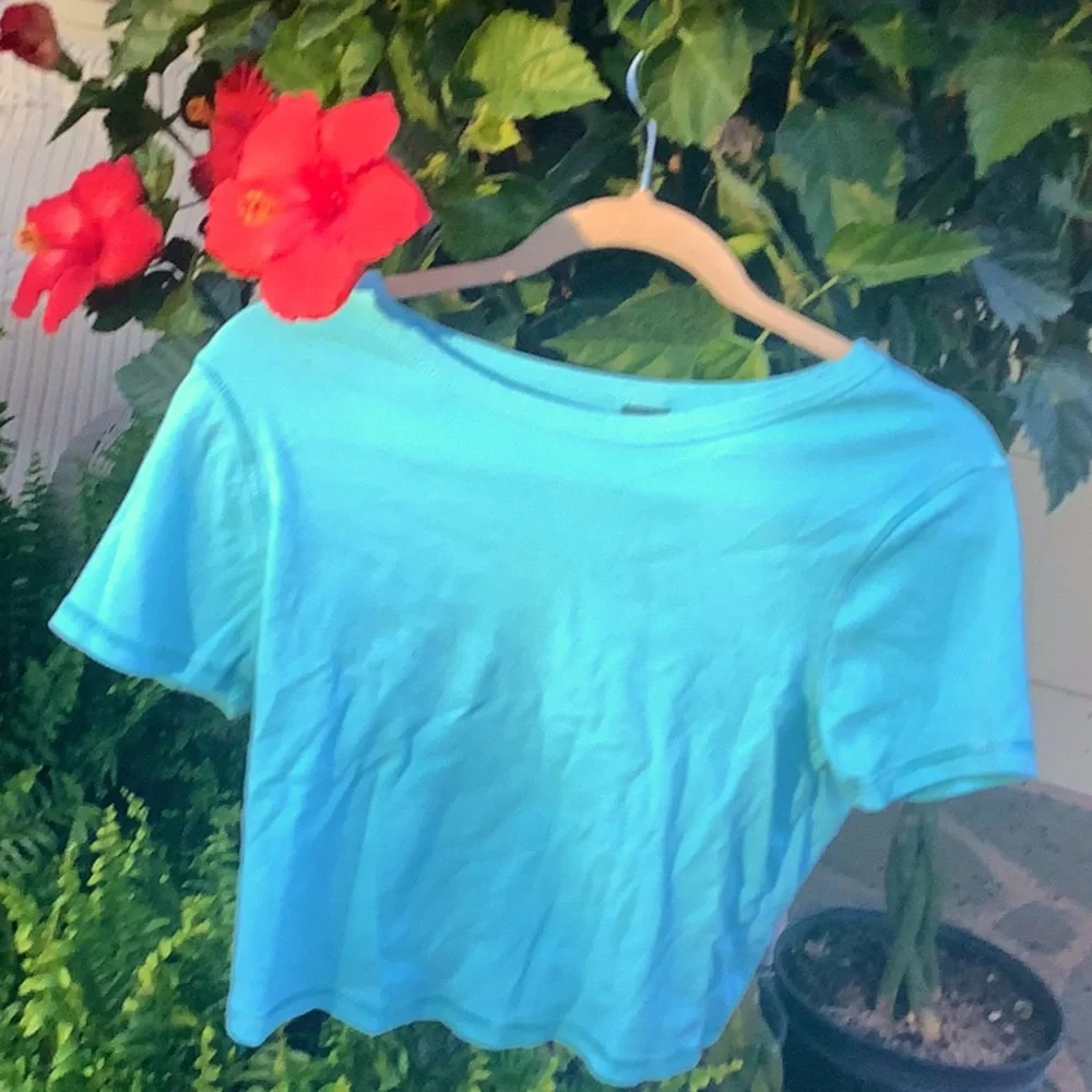 ⭐️Blue Crop Top⭐️ - Picture 1 of 3